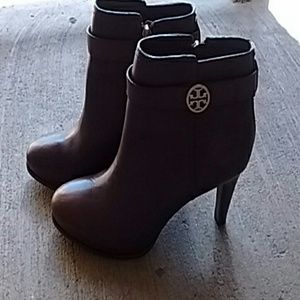 TORY BURCH ANKEL BOOTS